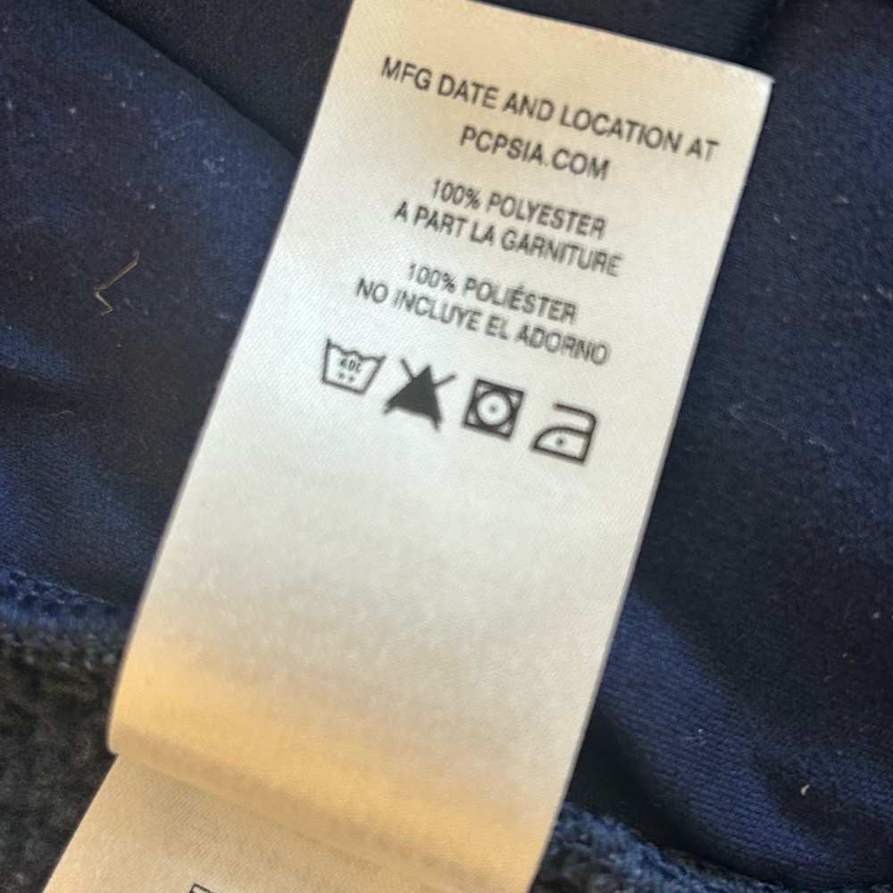 Patagonia dark blue button up hooded sweater/jacket. Womens size large. - Picture 6 of 7